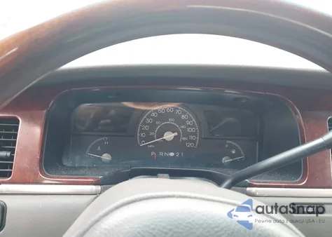 2003 Lincoln Town Car Signature z USA, uszkodzony, nr VIN 1LNHM82W23Y604044